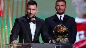 ميسي بعد فوزه بالكرة الذهبية: الحظ خدمني ولا أفكر بالمونديال