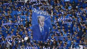 جماهير الهلال تُظهر استياءها من غياب رينان لودي بسبب الإصابة قبل مواجهة الشباب جماهير الهلال تُظهر استياءها من غياب رينان لودي بسبب الإصابة قبل مواجهة الشباب