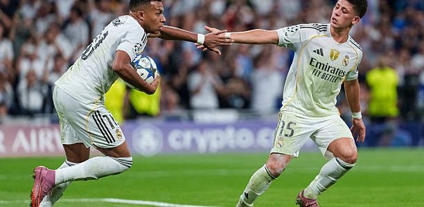 ريال مدريد يعود لصدارة الدوري بفوز 3-1 على فياريال